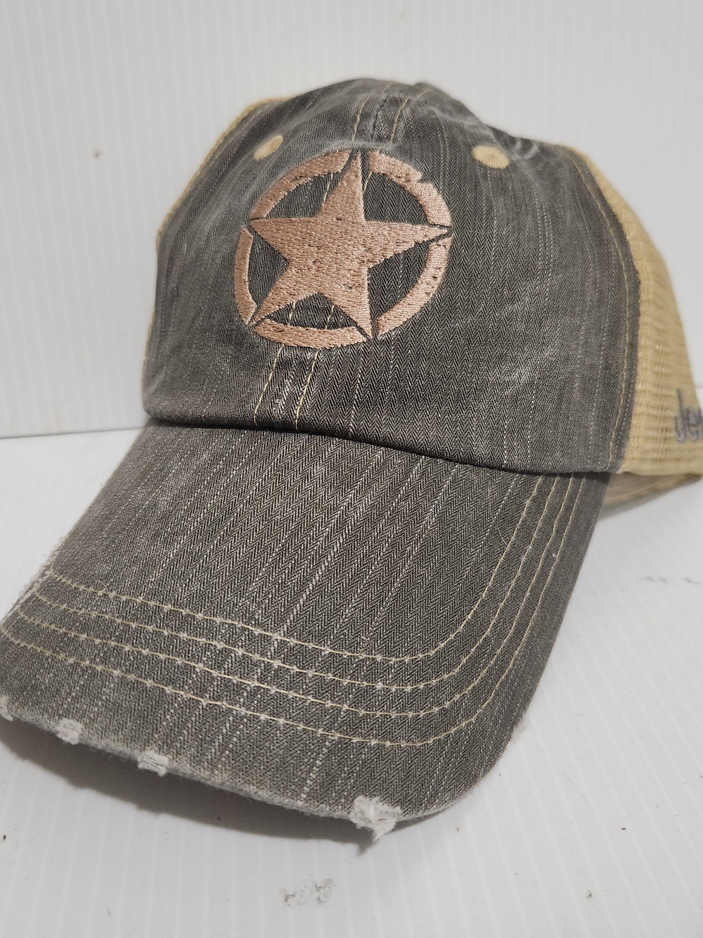 Distressed Star Embroidered Mesh-Back Baseball Cap - Gray/Tan